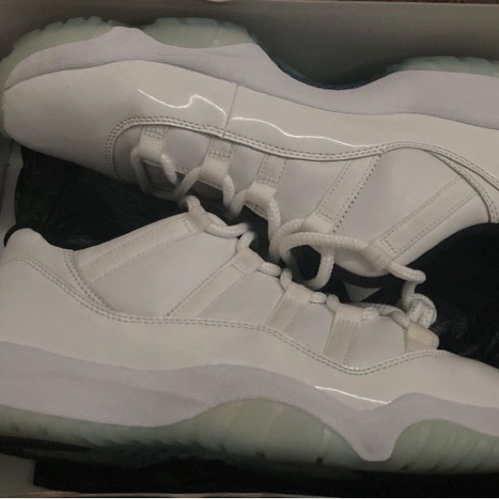 Jordan 11 lows (legend blue)